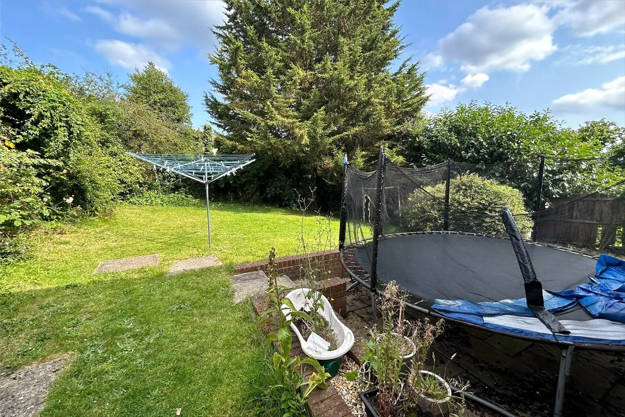 Beck Gardens, Farnham, Surrey, GU9 0SE, photo 4