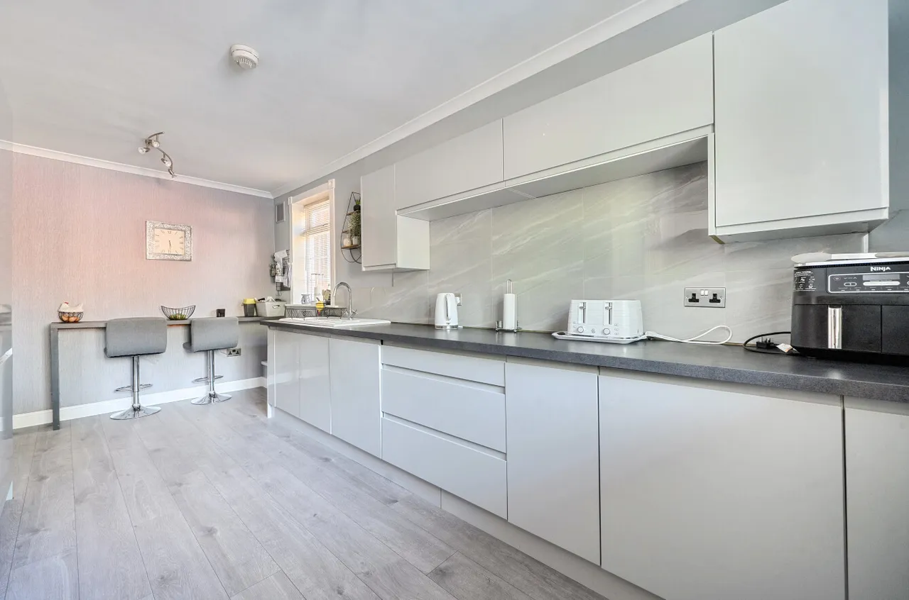 Terrace Road South, Binfield, Bracknell, Berkshire, RG42 4DH, photo 5