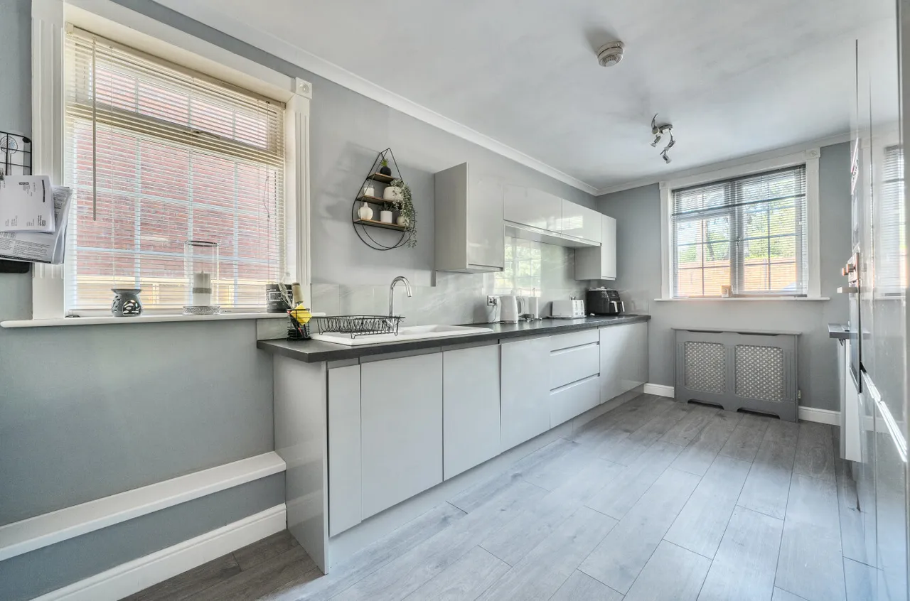 Terrace Road South, Binfield, Bracknell, Berkshire, RG42 4DH, photo 11