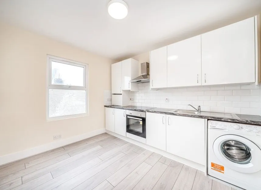 Hanworth Road, Hounslow, TW3, photo 2