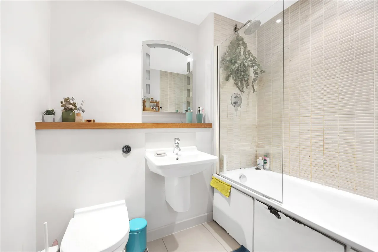Commercial Road, Limehouse, E14, photo 6