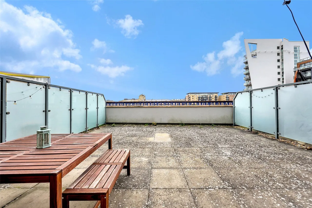 Commercial Road, Limehouse, E14, photo 10
