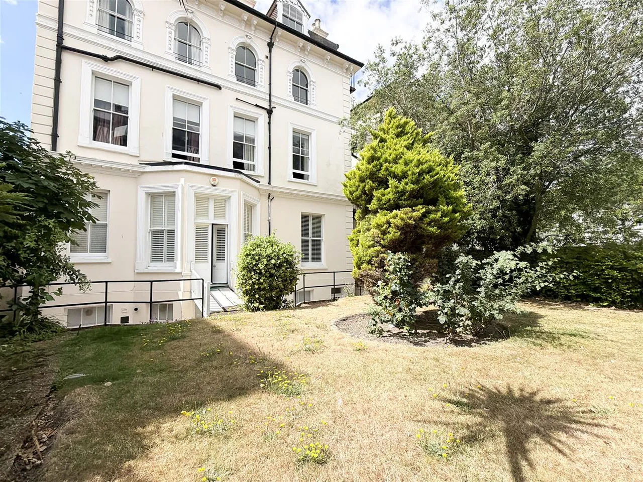 Chatsworth House, 10 Devonshire Place, EASTBOURNE, BN21 4AF, photo 17