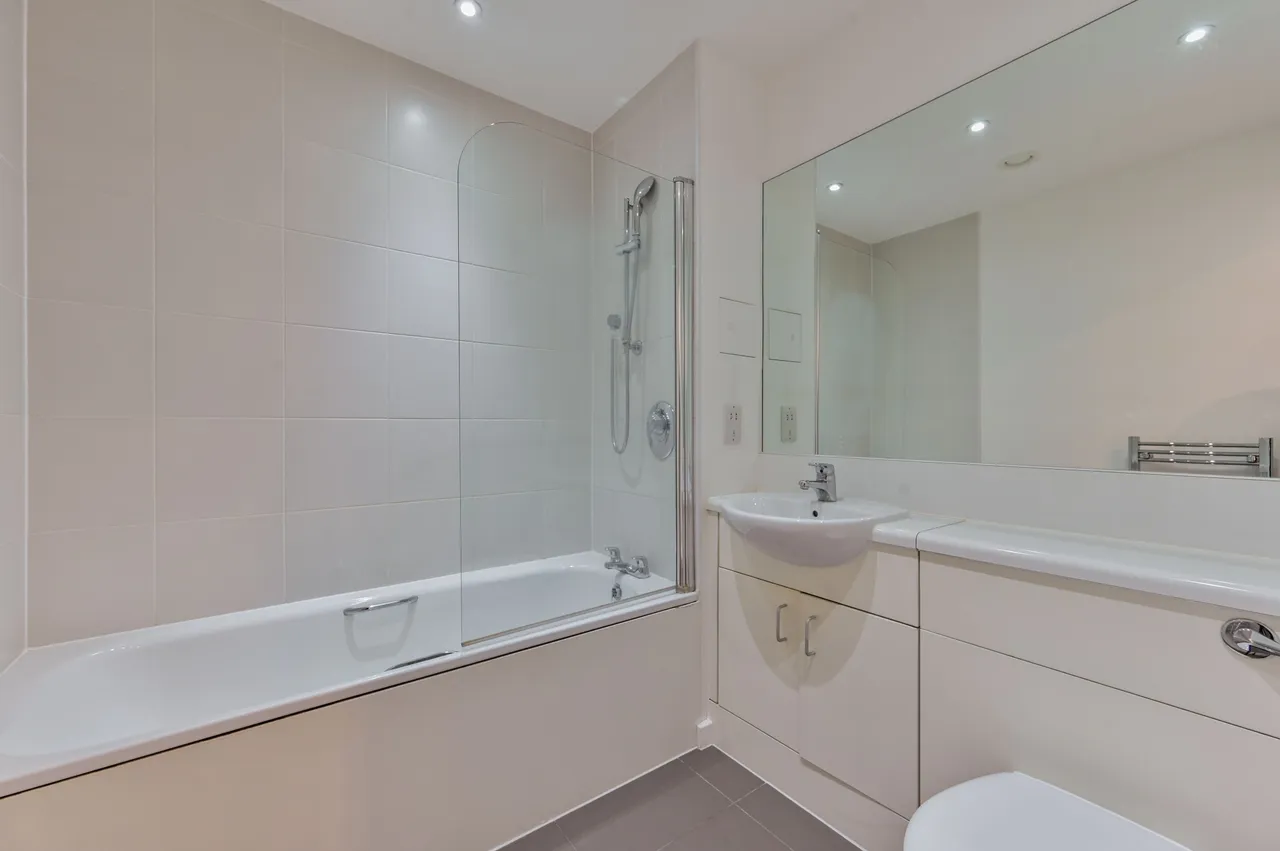 7 Jasmine House, Battersea Reach, Juniper Drive, London, photo 8