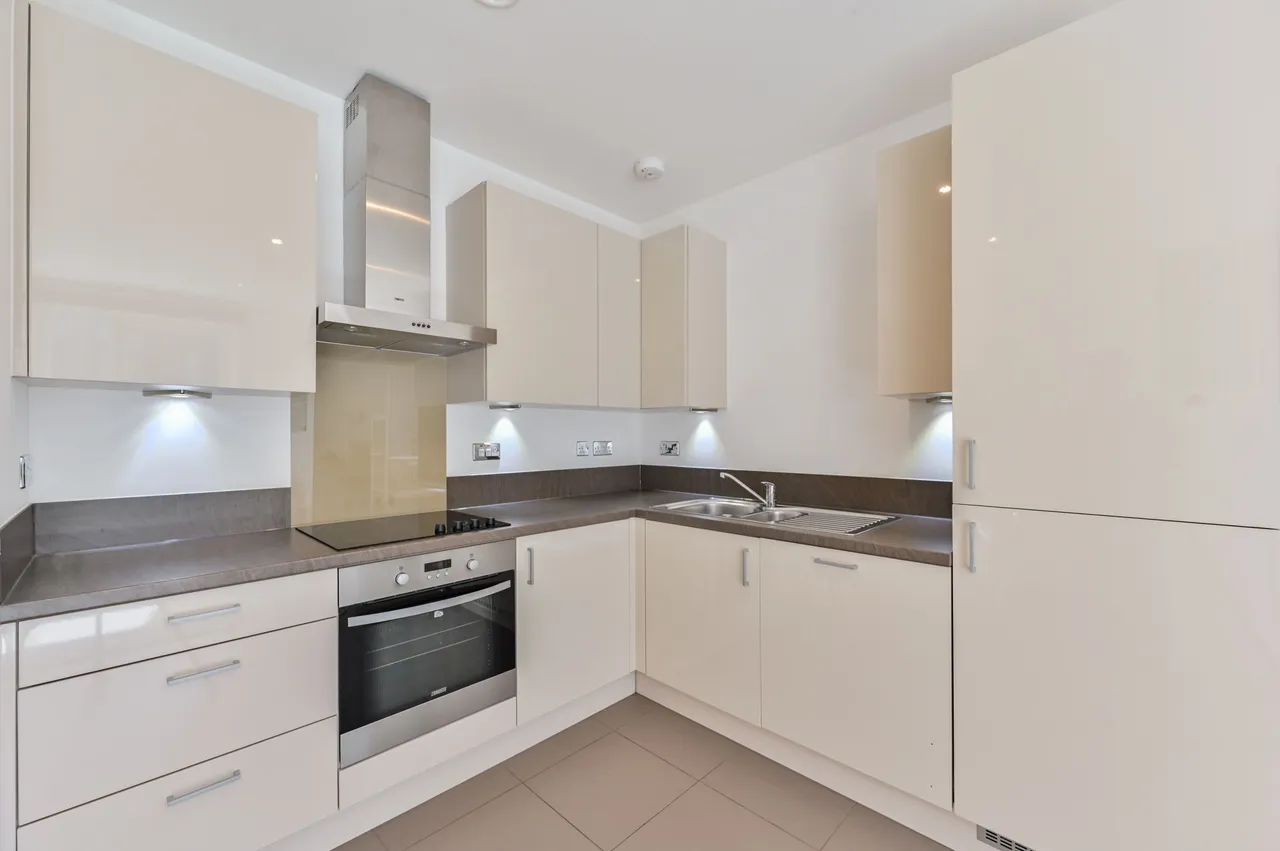 7 Jasmine House, Battersea Reach, Juniper Drive, London, photo 6