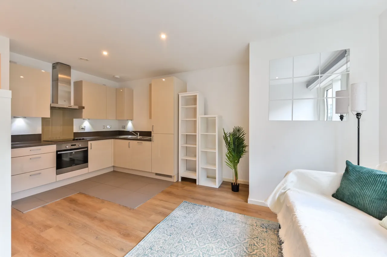 7 Jasmine House, Battersea Reach, Juniper Drive, London, photo 5
