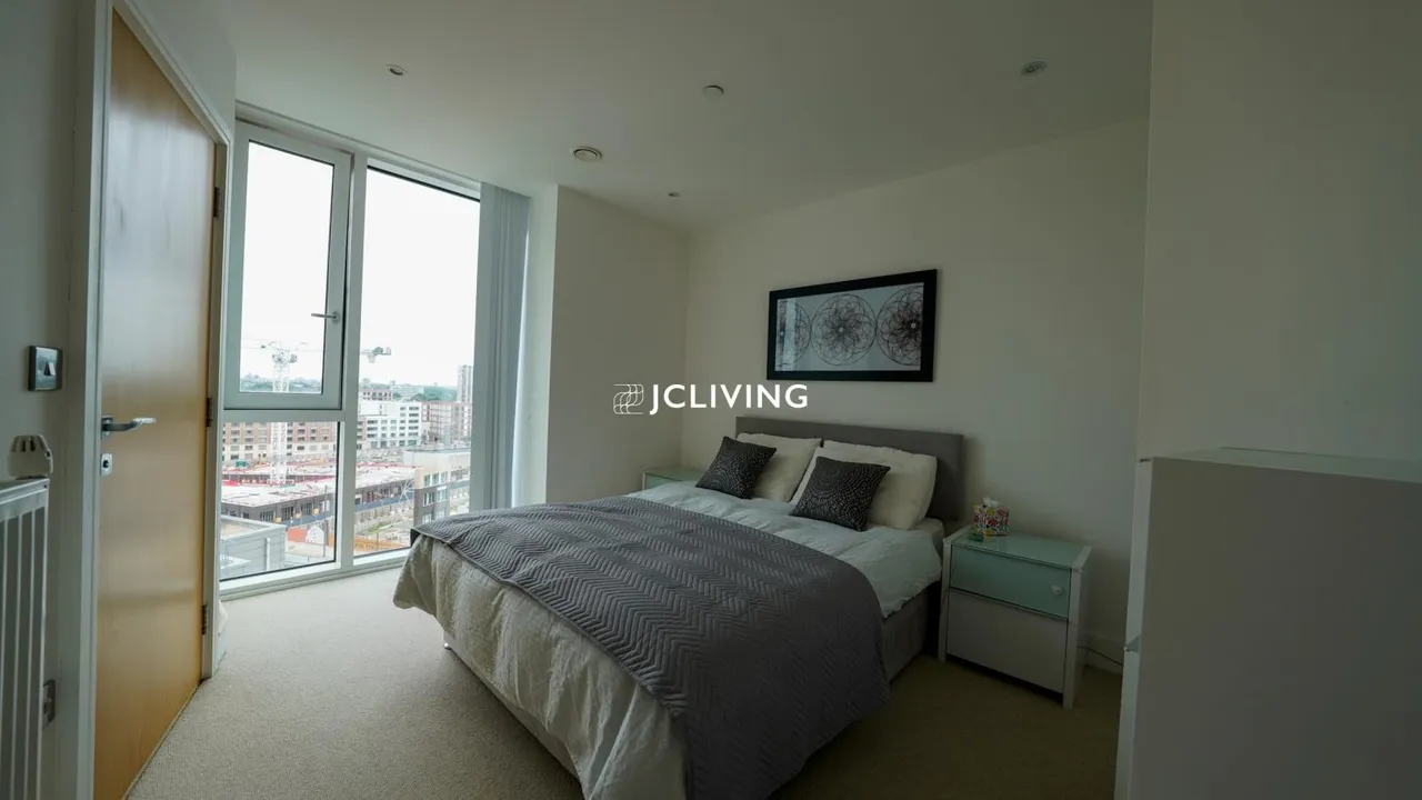 High Street, London, E15, photo 11