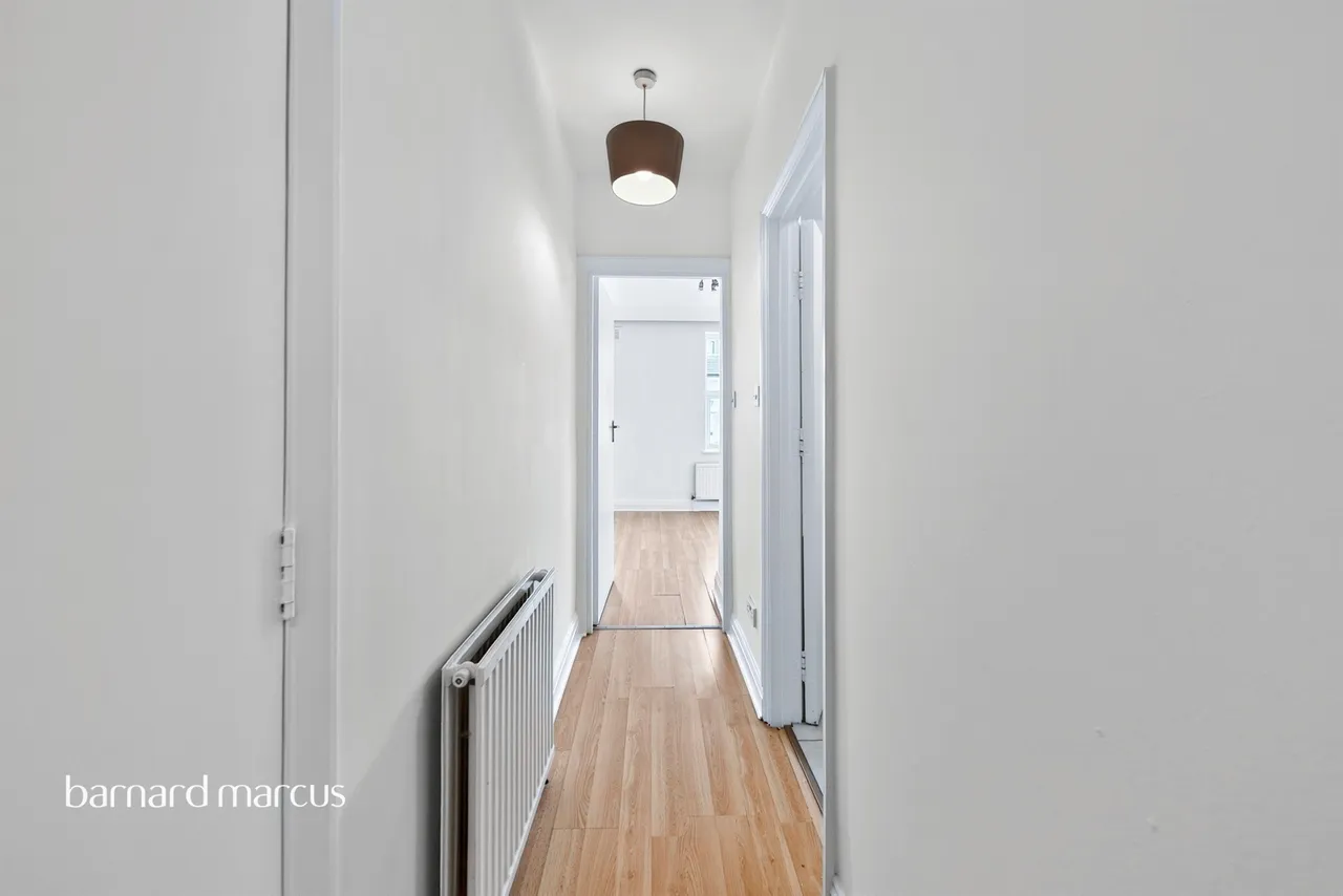 Ballards Lane, London, N12, photo 13