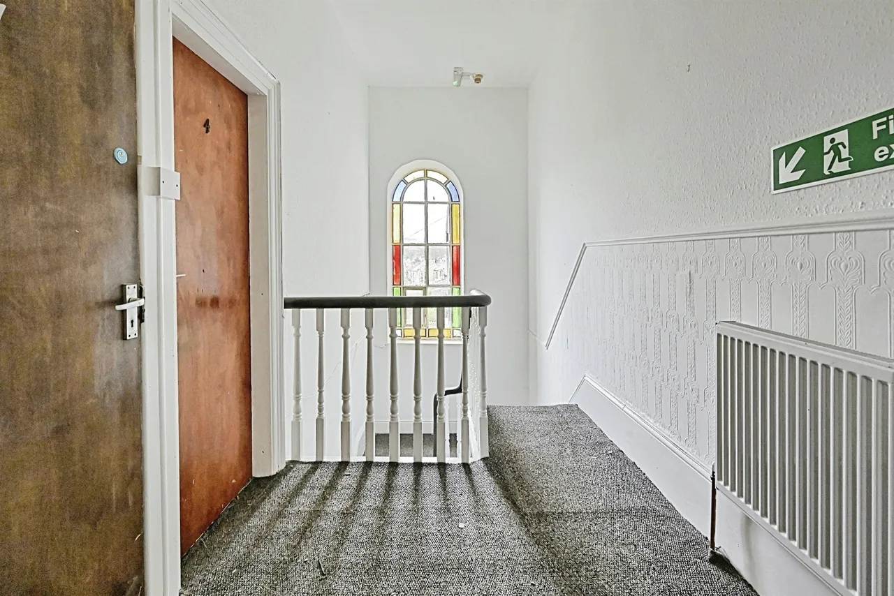 Birkby Hall Road, Huddersfield, photo 5