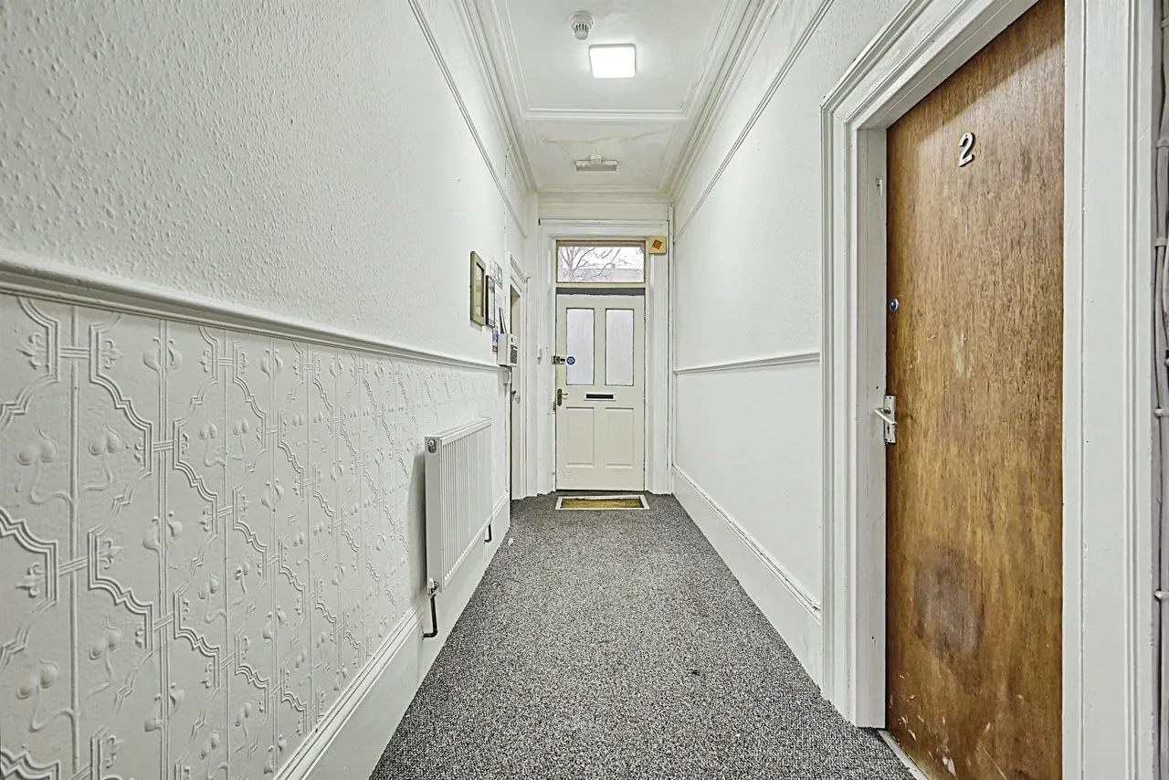 Birkby Hall Road, Huddersfield, photo 2
