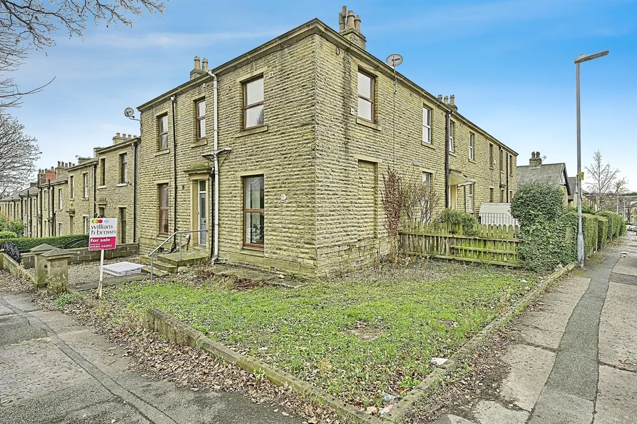 Birkby Hall Road, Huddersfield, photo 11