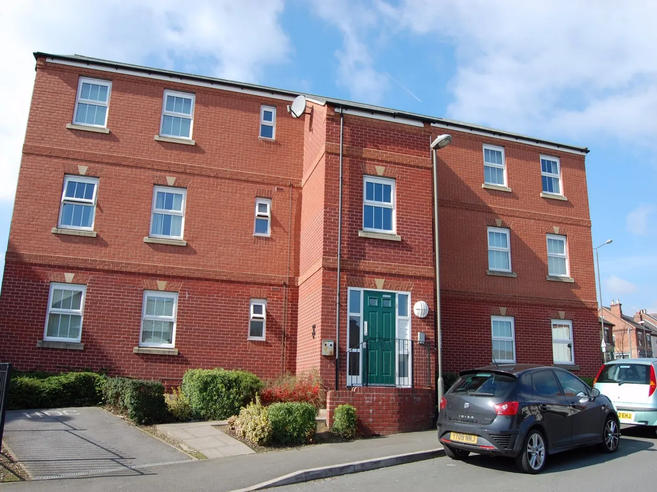 2 bed flat to rent, Disraeli Crescent, Squires Court, DE7