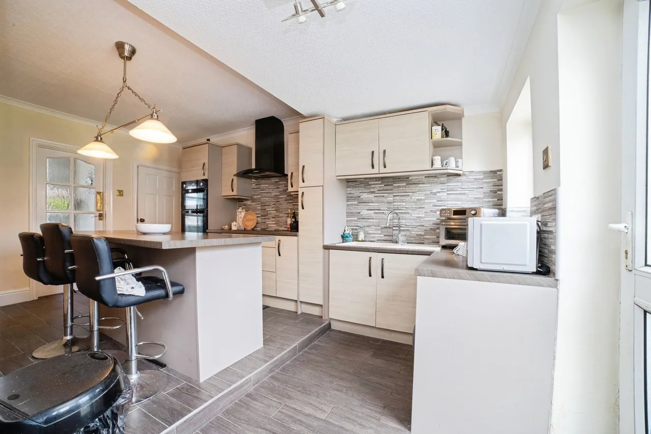 Dalestorth Road, SUTTON-IN-ASHFIELD, Nottinghamshire, NG17, photo 6