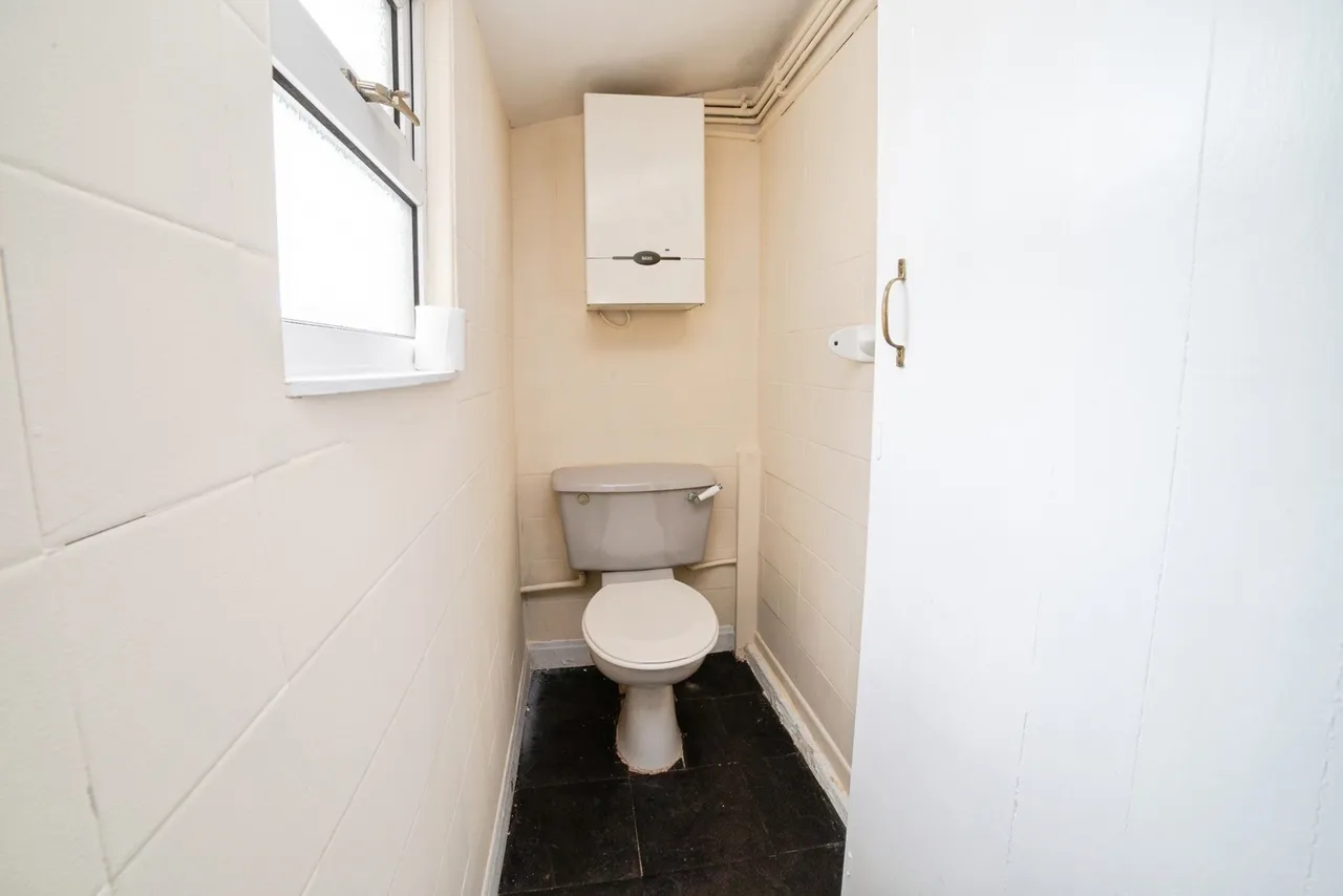 Dalestorth Road, SUTTON-IN-ASHFIELD, Nottinghamshire, NG17, photo 10