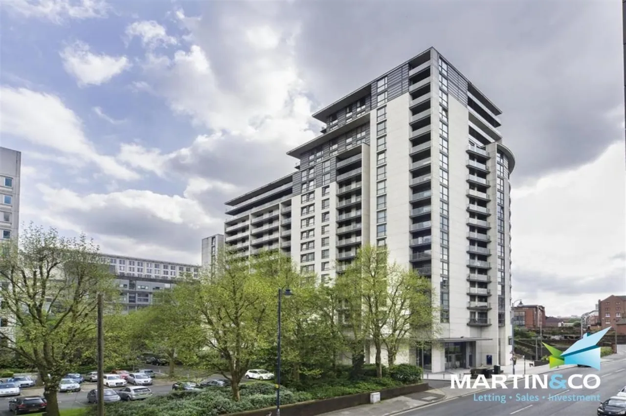 1 bed flat to rent — Centenary Plaza, Holliday Street, Birmingham, B1