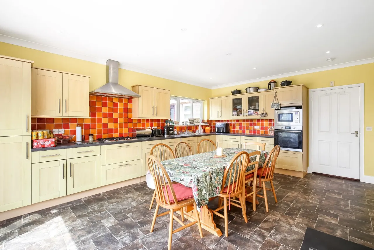 Mill Close, Winterbourne Gunner, Salisbury, Wiltshire, SP4 6JR, photo 2