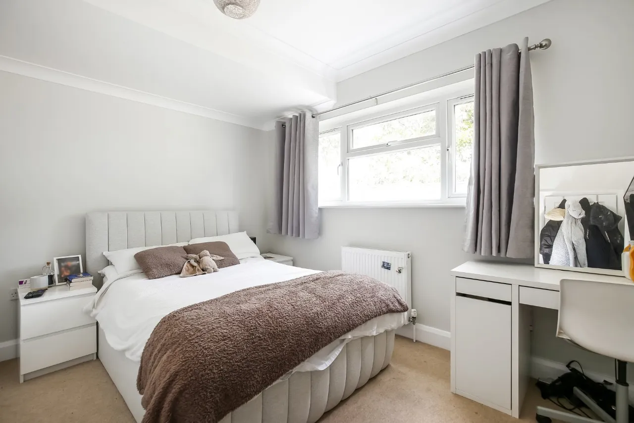 Mill Close, Winterbourne Gunner, Salisbury, Wiltshire, SP4 6JR, photo 6