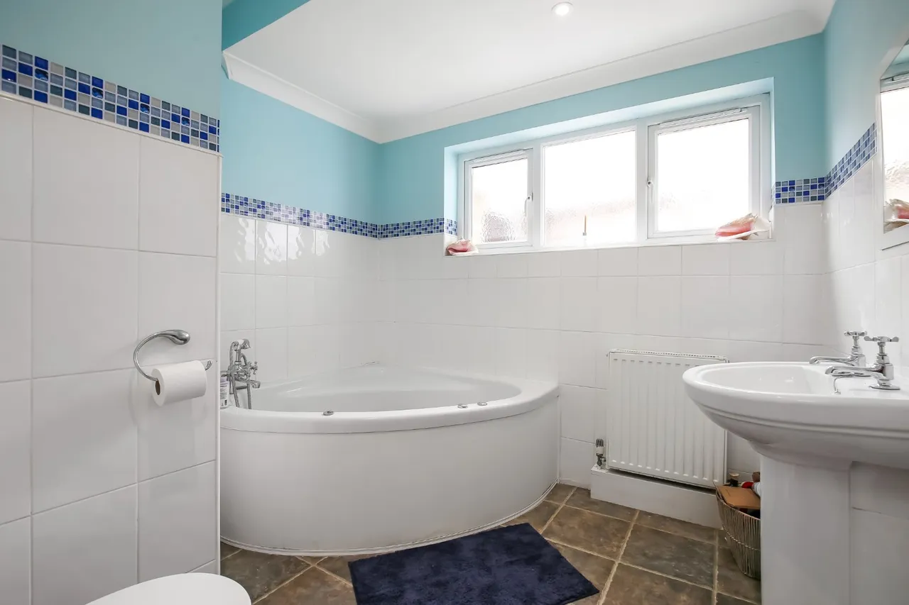 Mill Close, Winterbourne Gunner, Salisbury, Wiltshire, SP4 6JR, photo 11