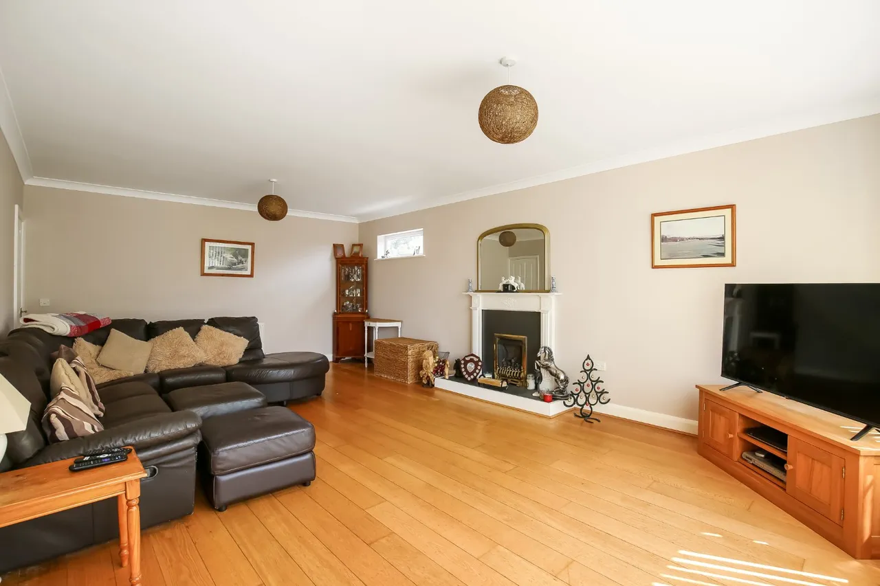 Mill Close, Winterbourne Gunner, Salisbury, Wiltshire, SP4 6JR, photo 4