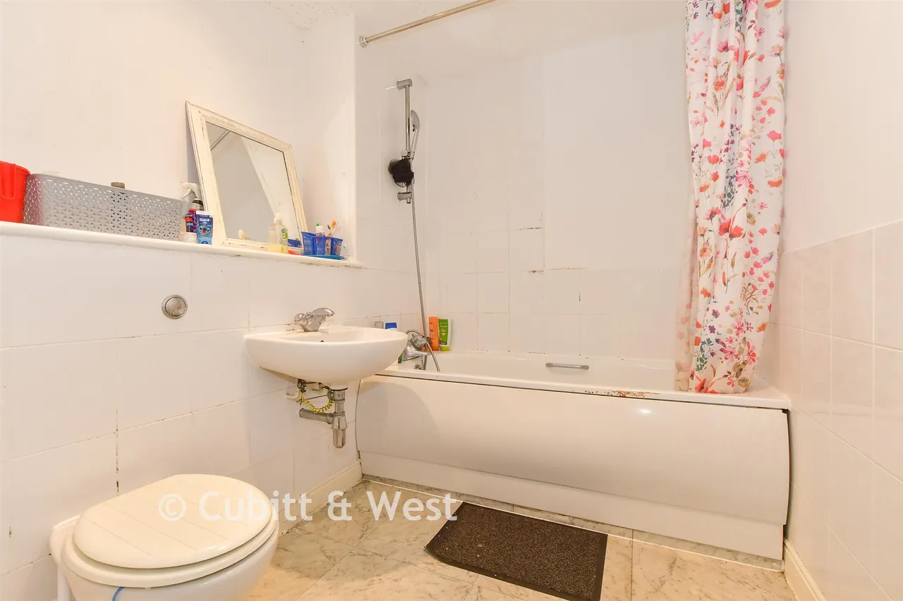 Fairbank Road, Southwater, RH13, photo 5