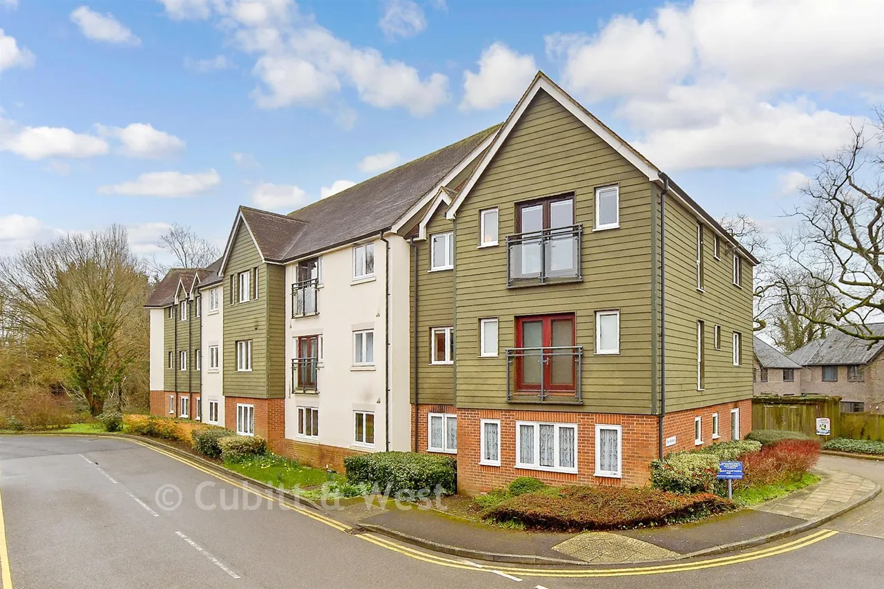 2 bed flat for sale, Fairbank Road, Southwater, RH13