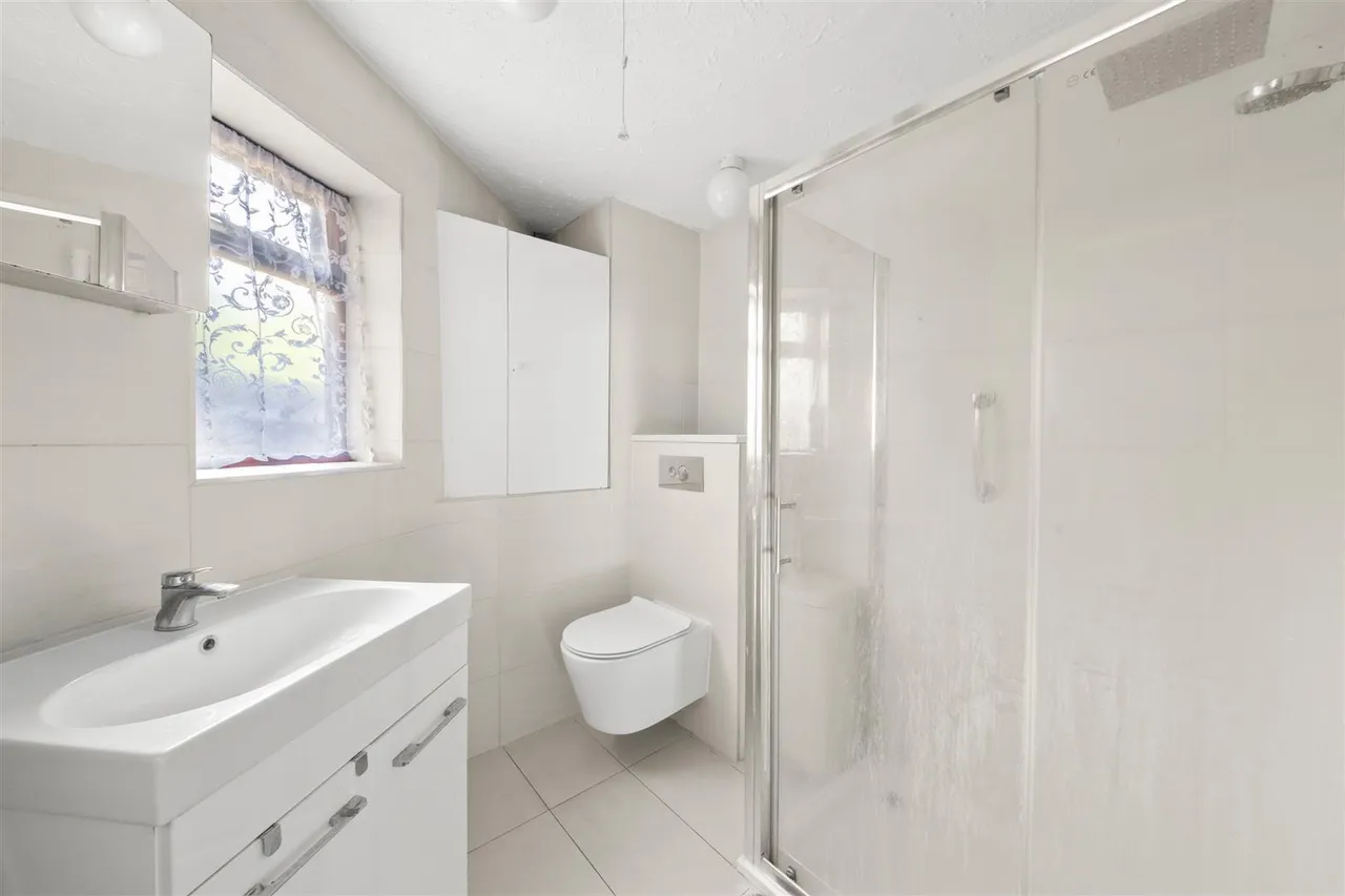 Finians Close, Uxbridge, photo 9