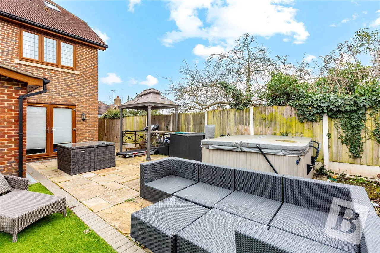 Silver Birch Mews, Upminster, RM14, photo 11