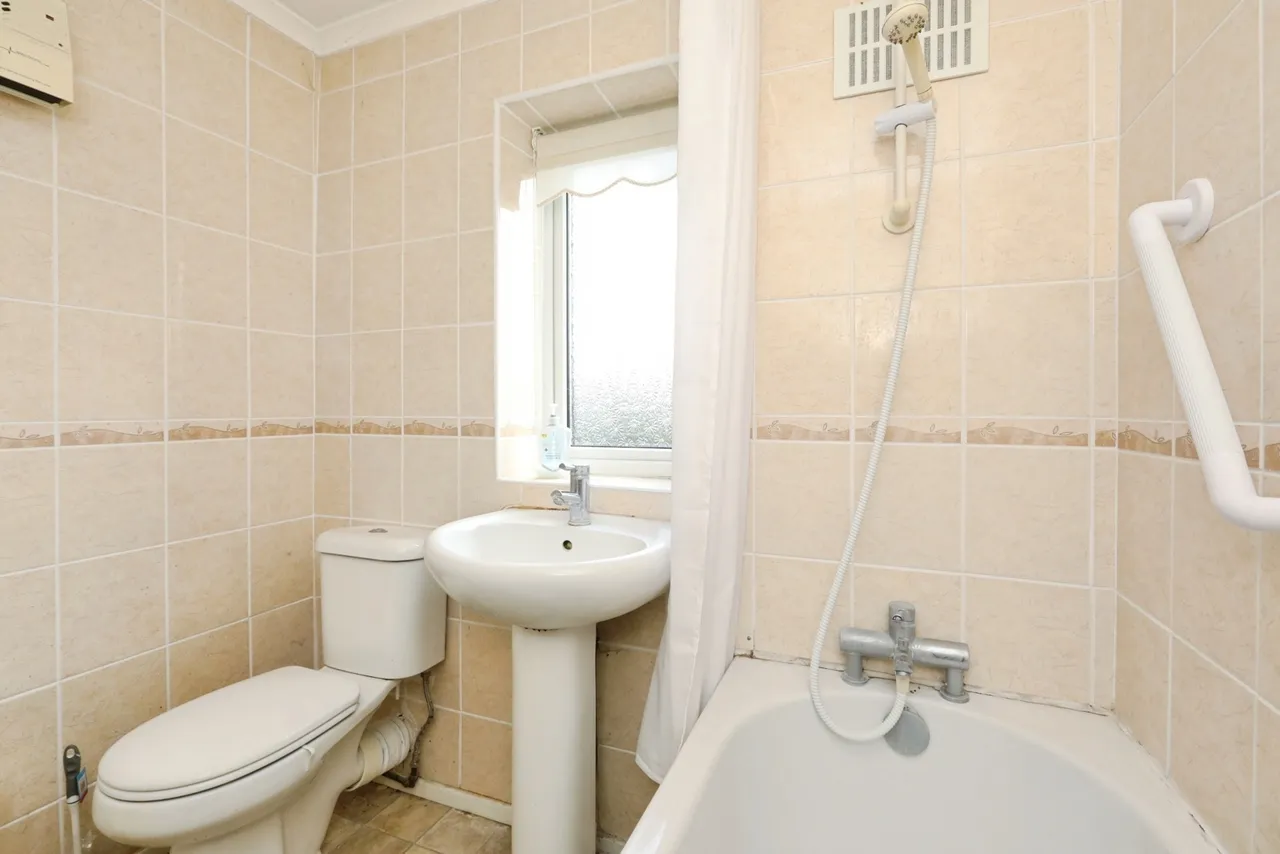 Spruce Avenue, Wickersley, Rotherham, South Yorkshire, S66, photo 18