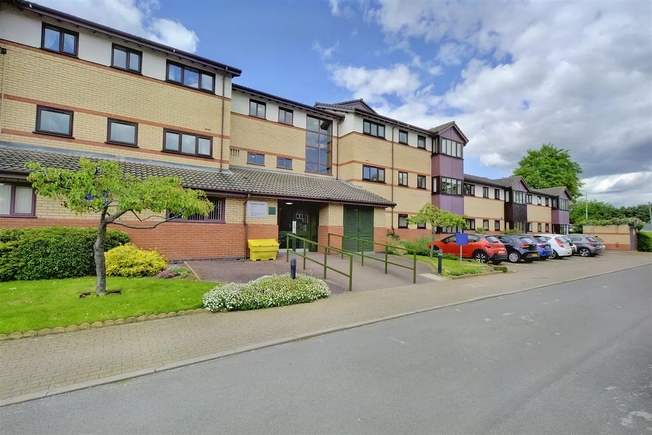 2 bed flat for sale, Sandby Court, Chilwell, NG9