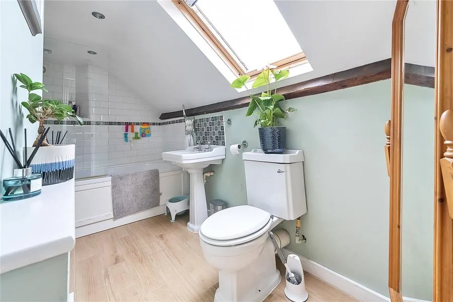 Main Street, Buckingham, MK18, photo 18
