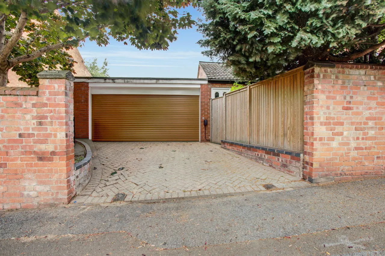 Bingham Road, Radcliffe-on-Trent, NG12, photo 39