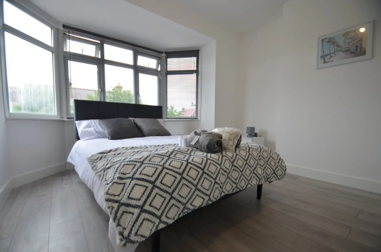 1 bed property to rent, Burgoyne Road, Sunbury-on-Thames