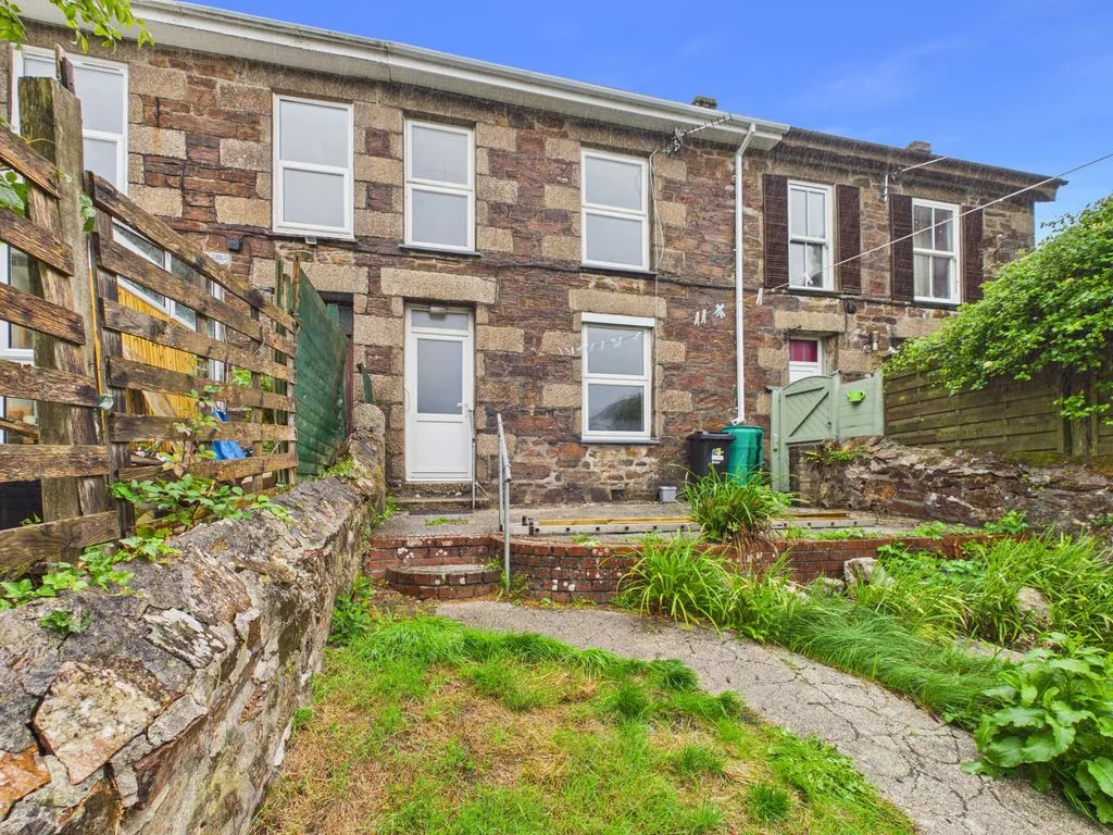 2 bed house to rent — Sunnyside Treruffe Hill, Redruth