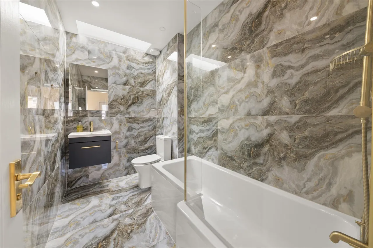 Canfield Drive, Ruislip, photo 4