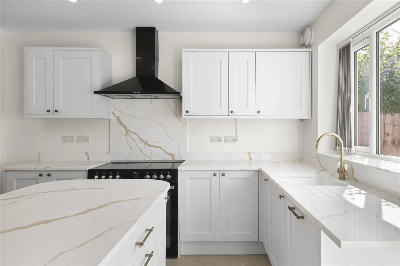Canfield Drive, Ruislip, photo 12