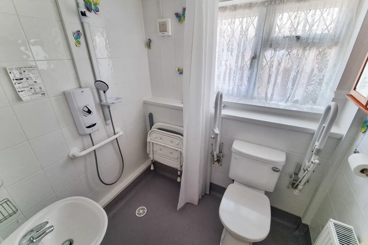 Rowcroft Close, Ash Vale, Guildford, Surrey, GU12 5LH, photo 11