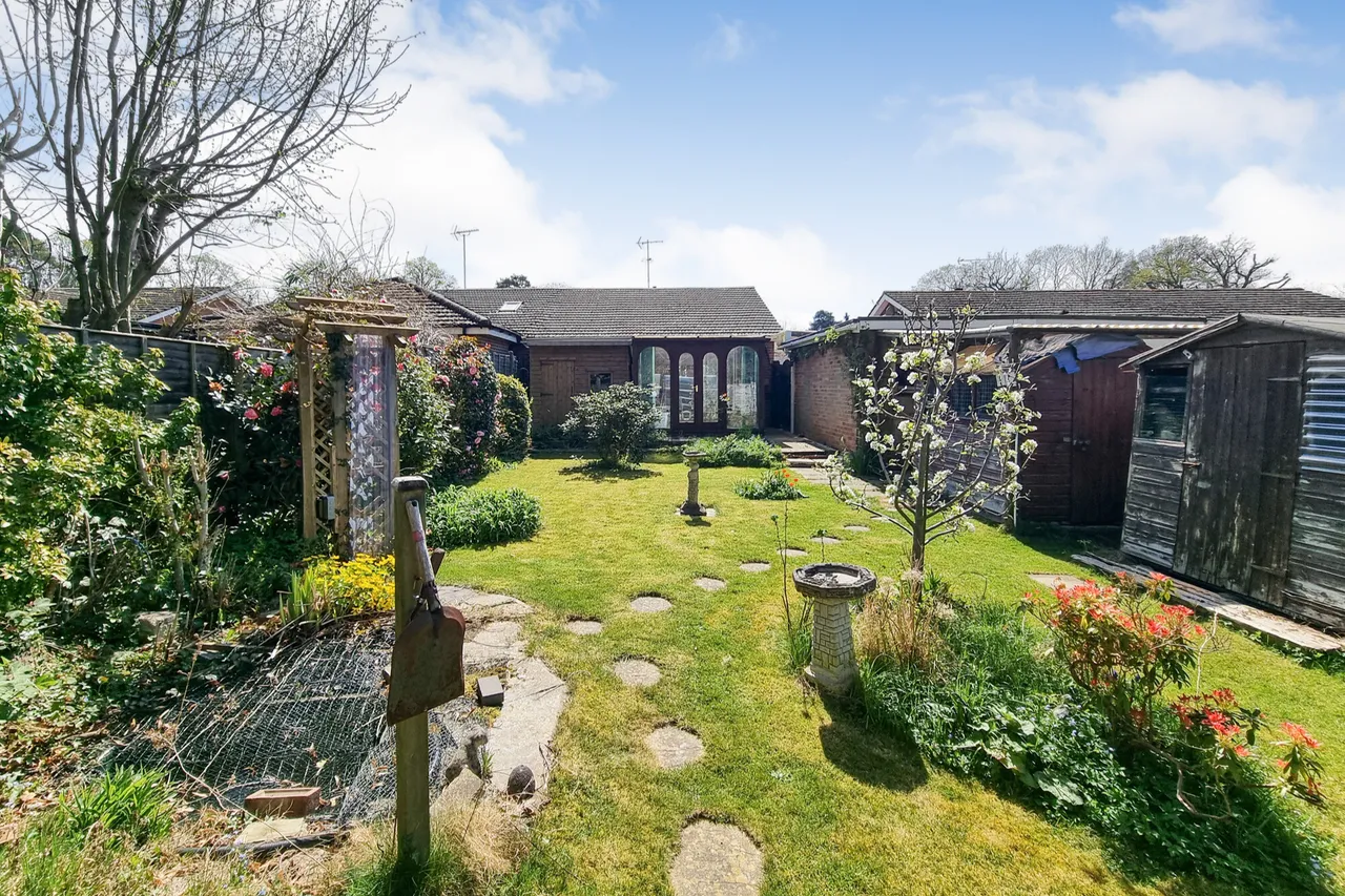 Rowcroft Close, Ash Vale, Guildford, Surrey, GU12 5LH, photo 2