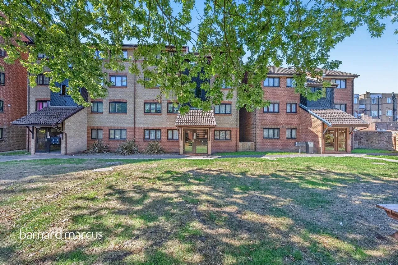 2 bed flat for sale, St. Christophers Gardens, Thornton Heath, CR7
