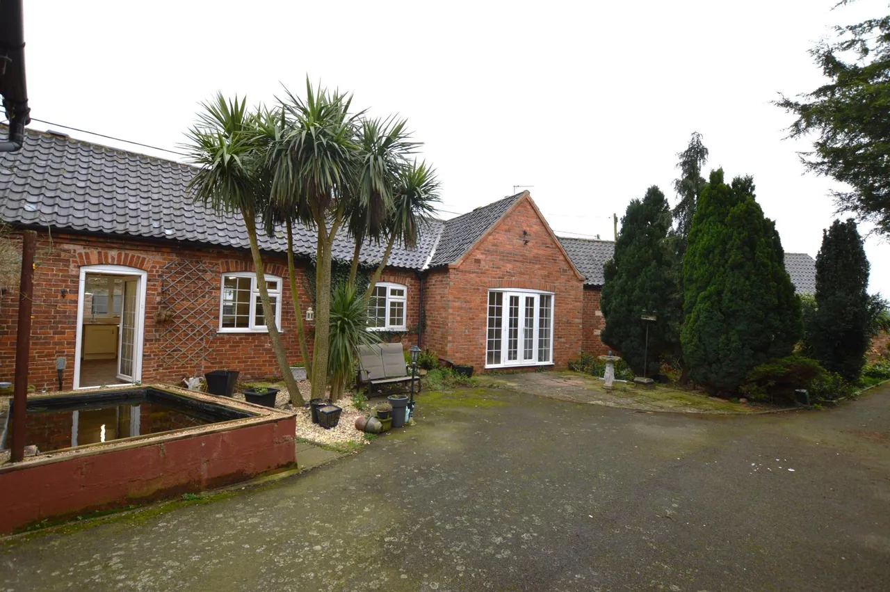 Woolsthorpe Lane, Muston, NG13, photo 2