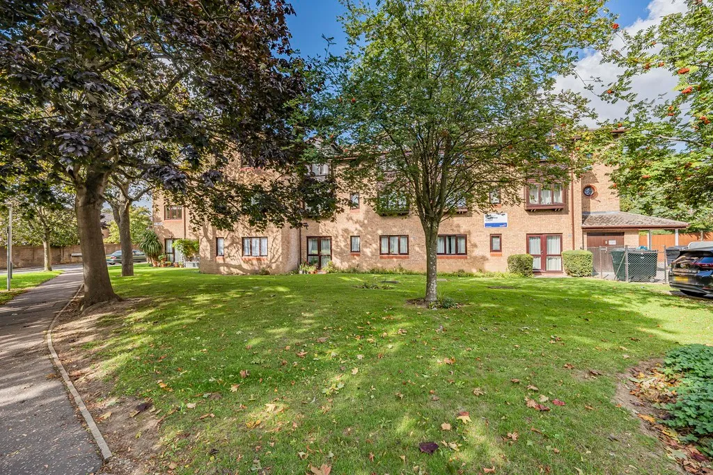 Woodlea Court, Verona Close, UB8, photo 3