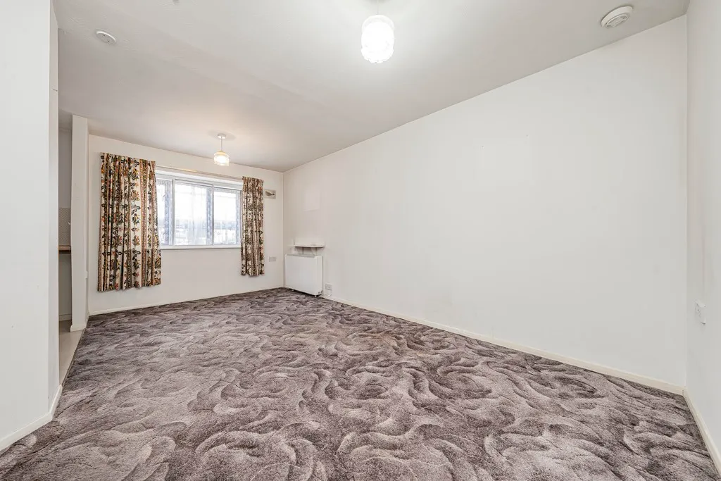 Woodlea Court, Verona Close, UB8, photo 6