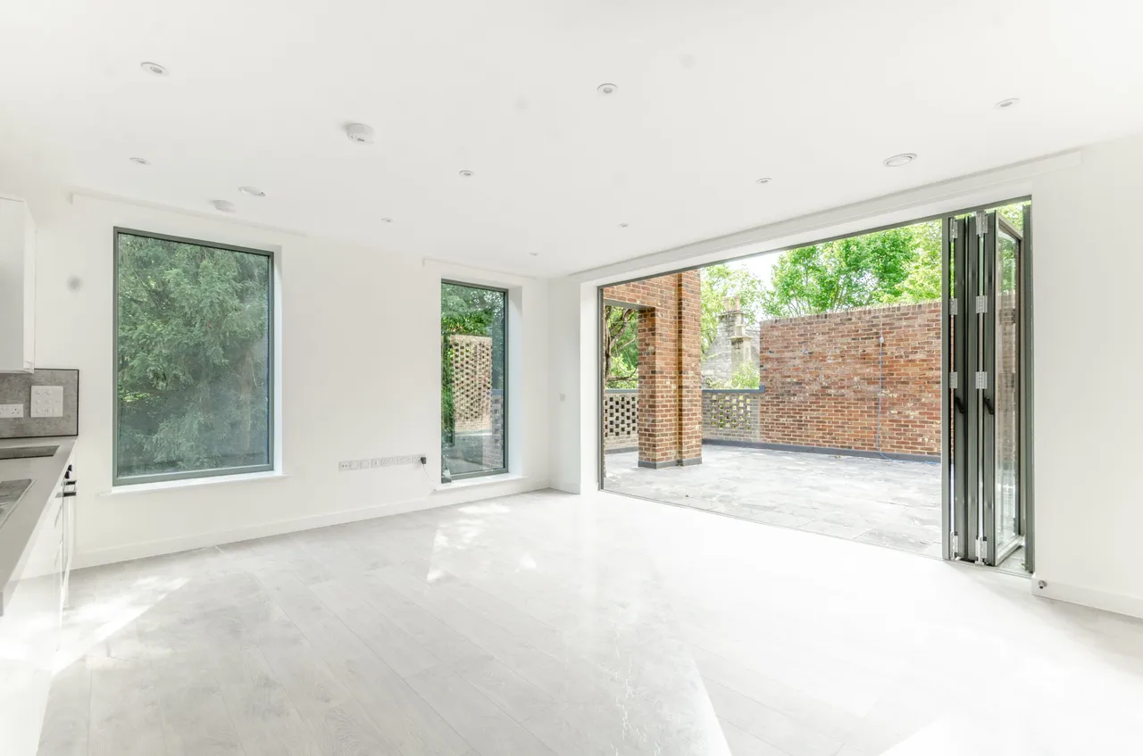 4 bed house to rent — 4 Aria Mews, London