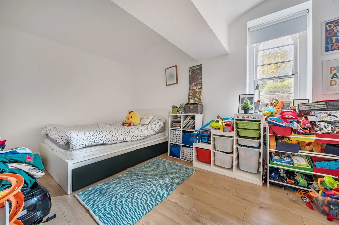 Royal Drive, London, N11, photo 10