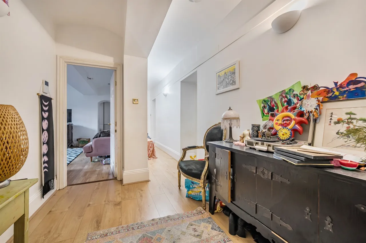 Royal Drive, London, N11, photo 11