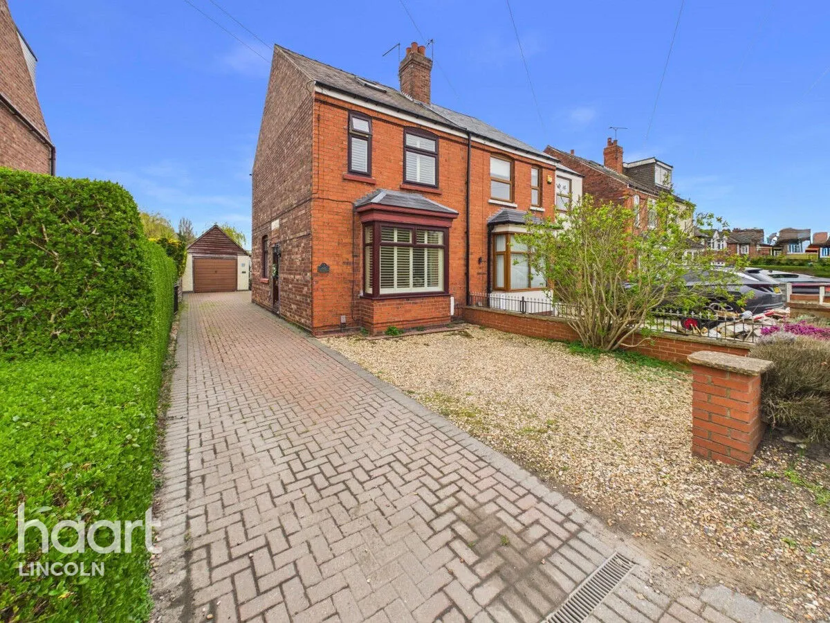 4 bed house for sale, Station Road, North Hykeham, LN6