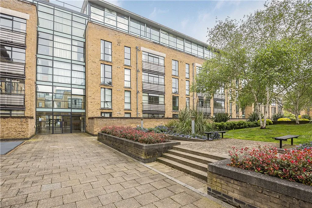 Town Meadow, Brentford, TW8, photo 7