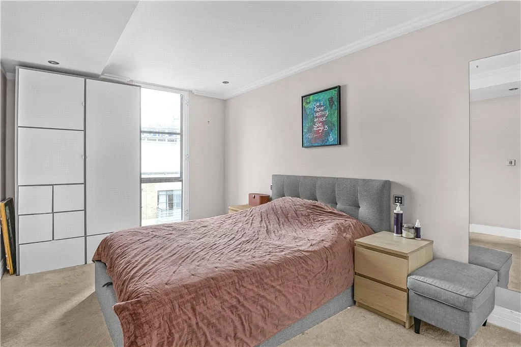 Town Meadow, Brentford, TW8, photo 5