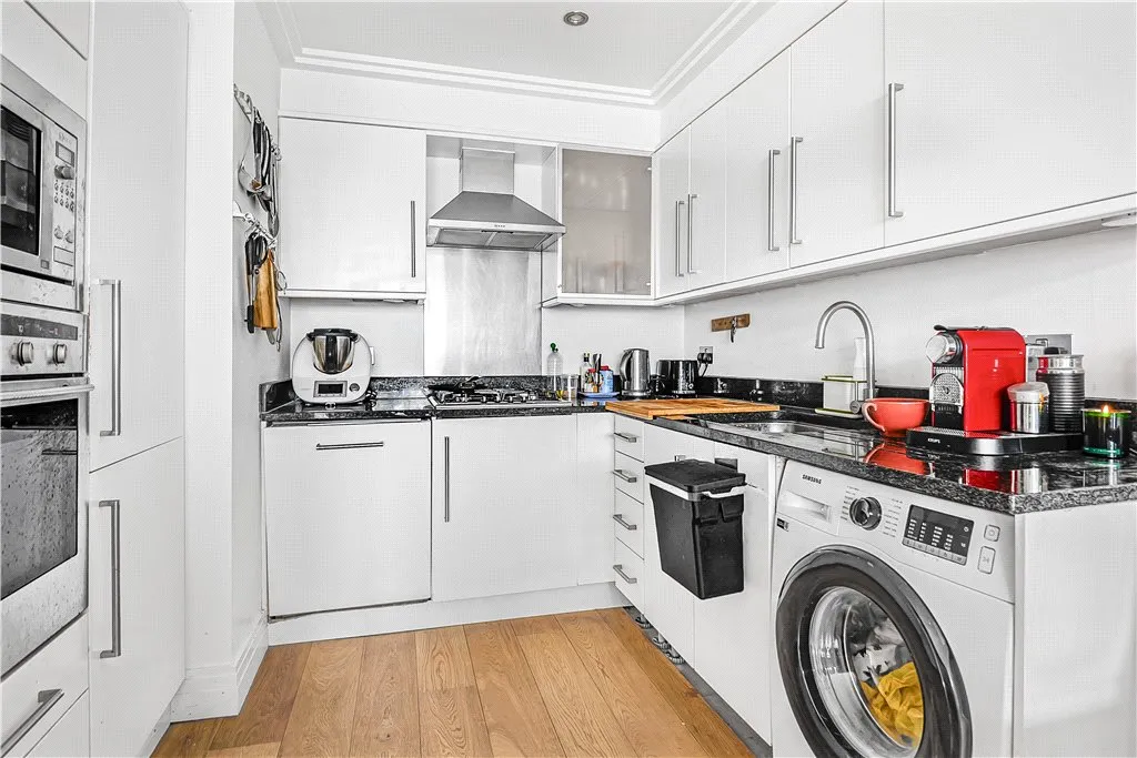 Town Meadow, Brentford, TW8, photo 3
