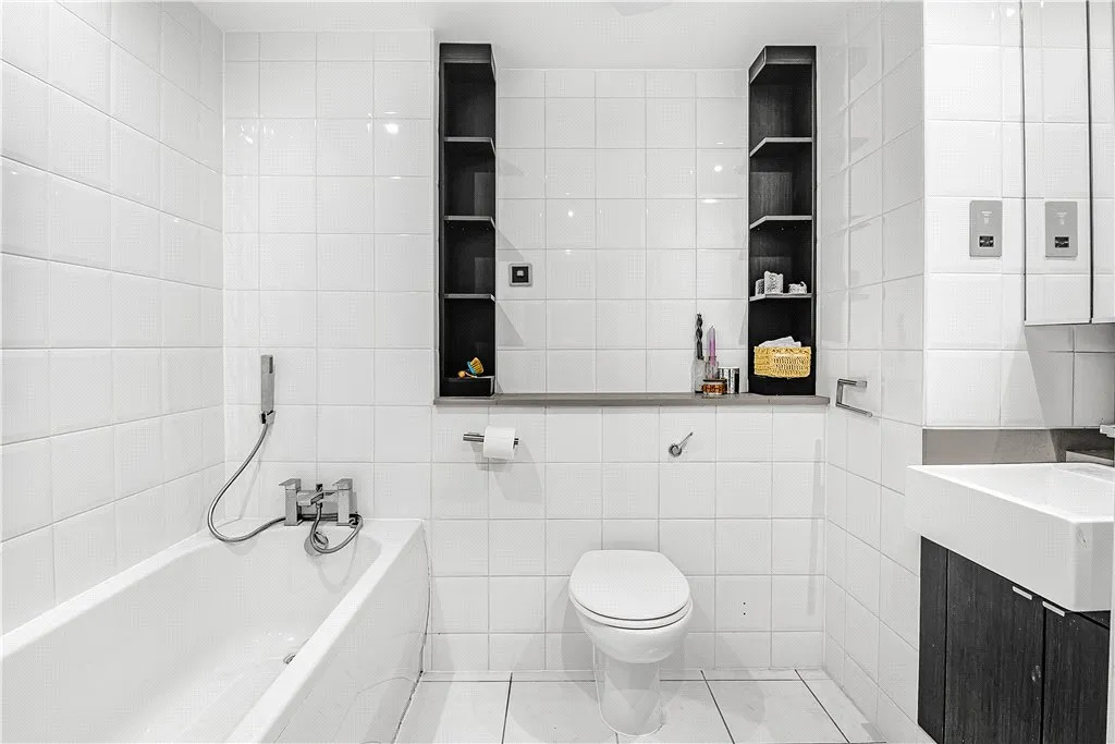Town Meadow, Brentford, TW8, photo 6