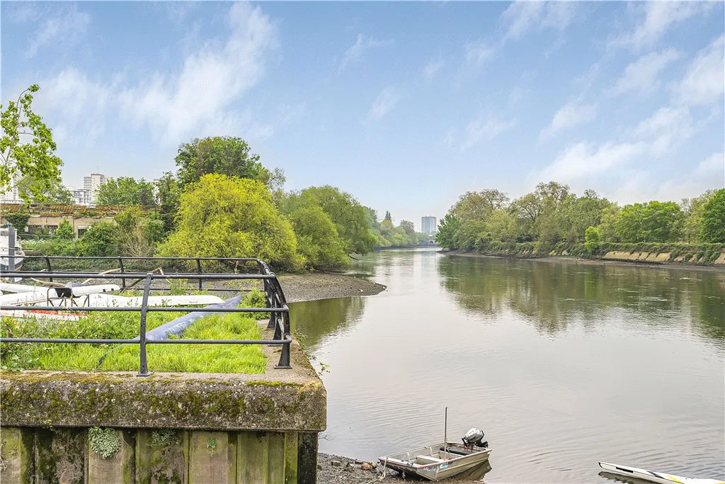 Town Meadow, Brentford, TW8, photo 9